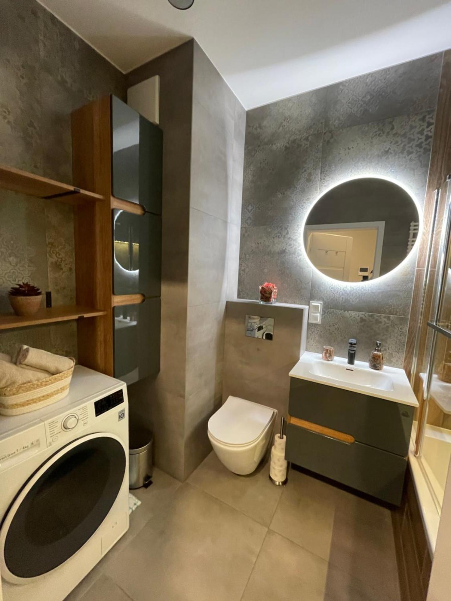 Essence Lux Apartment, Free Parking, Self Check-In 24H Познан Екстериор снимка