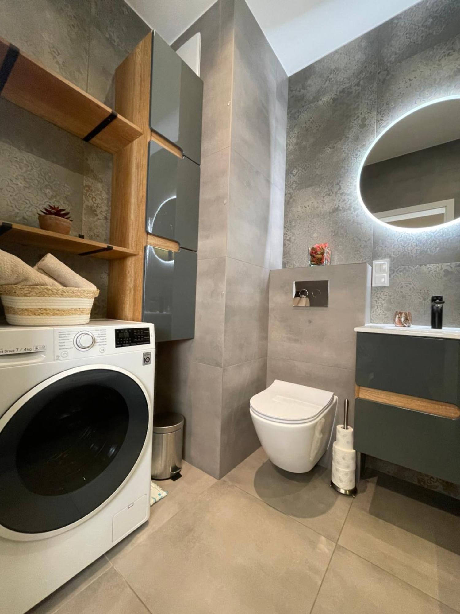 Essence Lux Apartment, Free Parking, Self Check-In 24H Познан Екстериор снимка